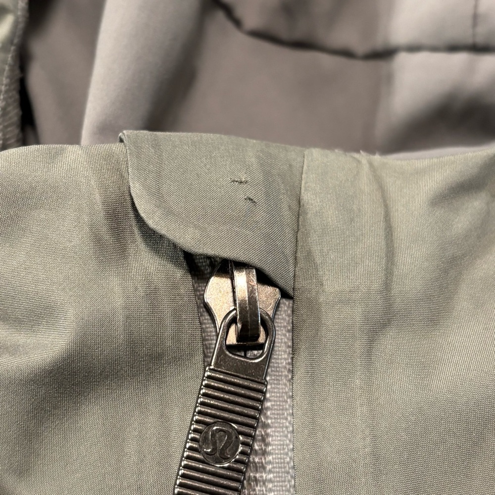 lululemon athletica Women's Olive Hooded Raincoat - Picture 10 of 13